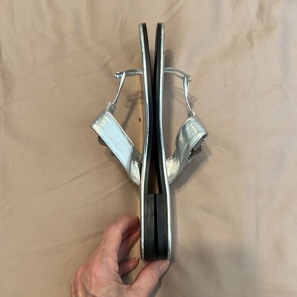 JENI silver flip flops w/adjustable buckle worn 4x GUC - Picture 9 of 9